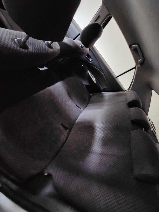 Toyota Yaris Сотилади.