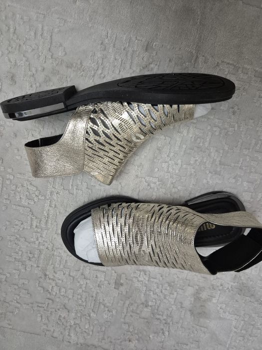 Босоножки модные, кожа