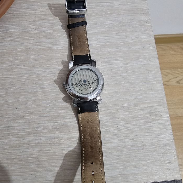 Часы наручные механические