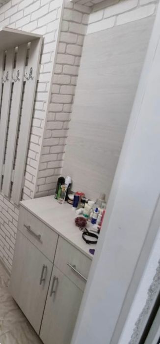 продам прихожую почти новая