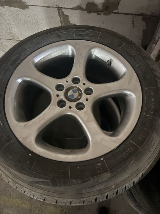 На BMW 255/55/18 2 комлекта