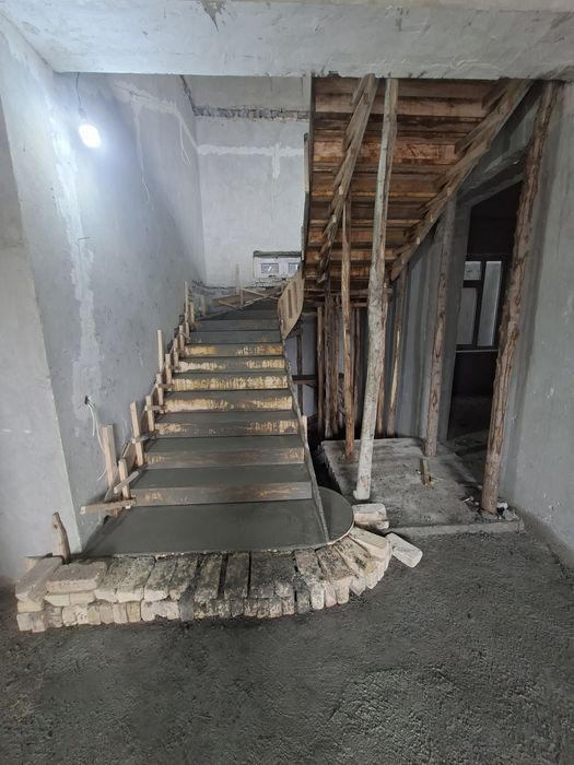Beton zinalar xizmati tez va sifatli mustahkam quyib beramiz.