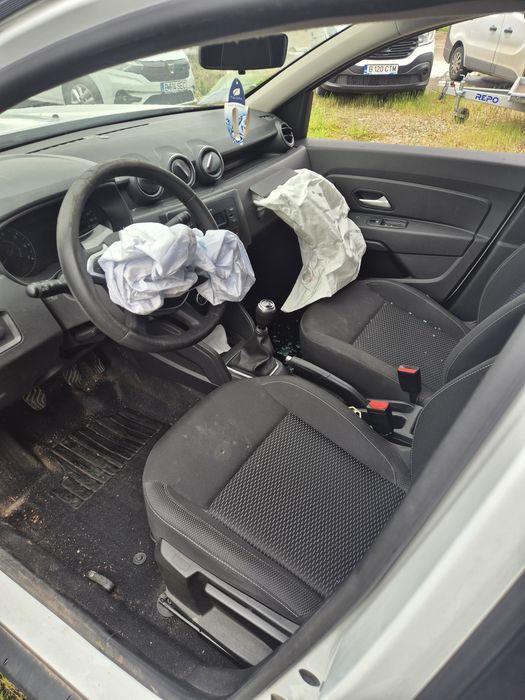 Dacia Duster 2 avariata/lovita 1.5 dci -4x4 !!