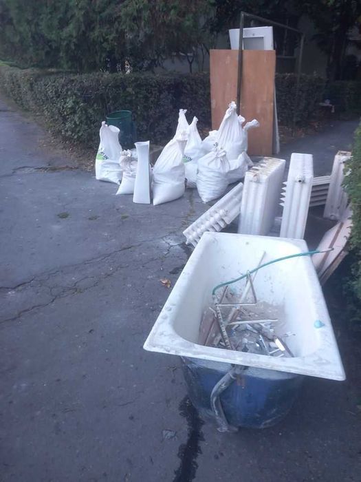 Car moloz și execut debarasari