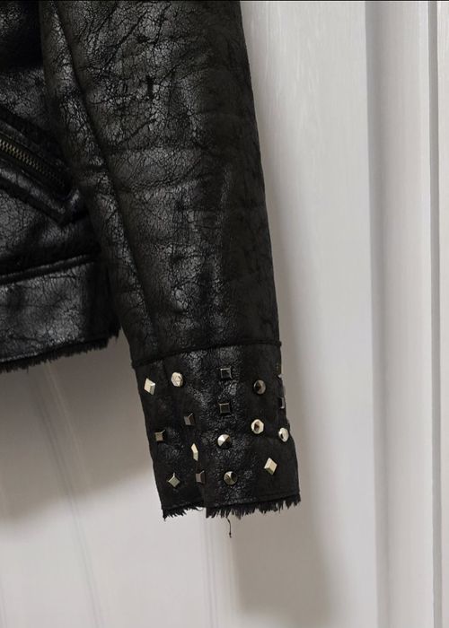 Дамско оригинално яке със пухена яка.  GUESS.