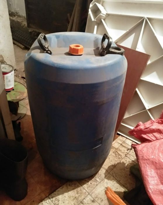Продам пластиковую бочку