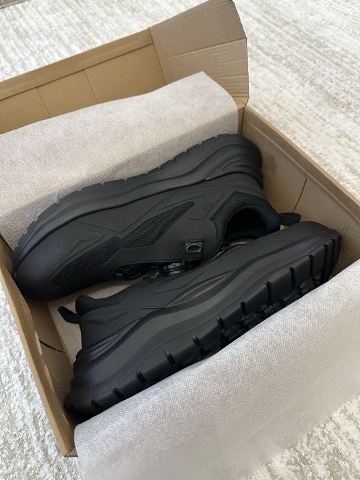 Мужская кроссовка размер-44