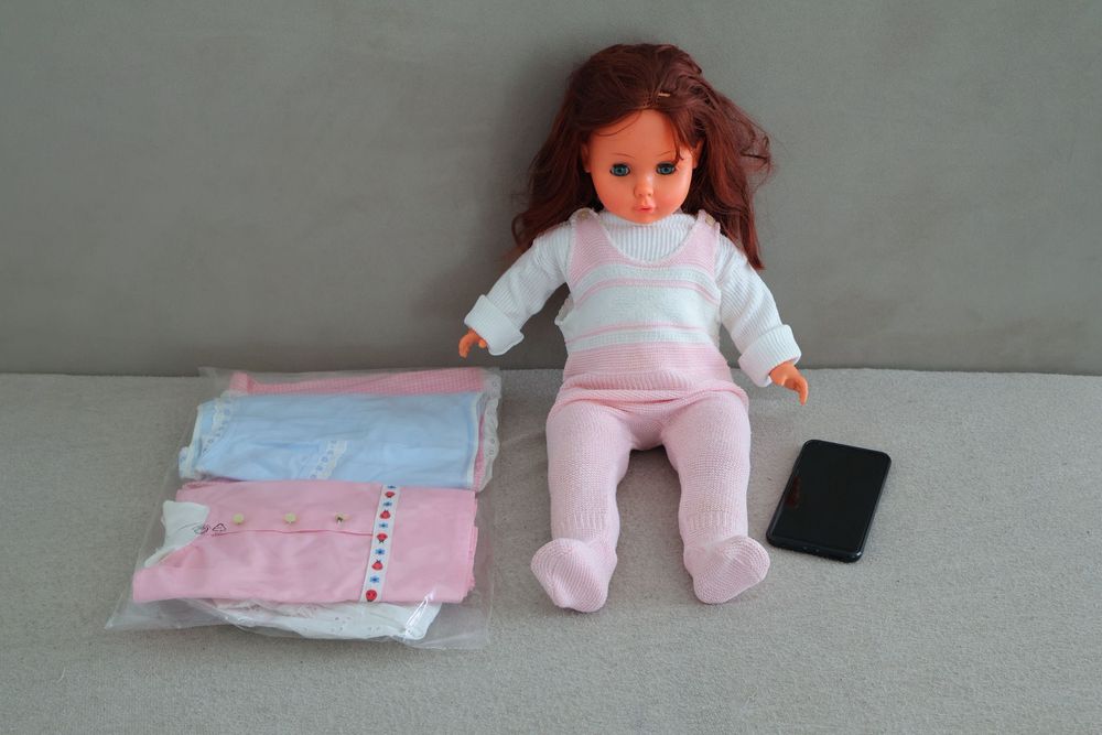 Papusa mare 58 cm cu haine de schimb, stare foarte buna