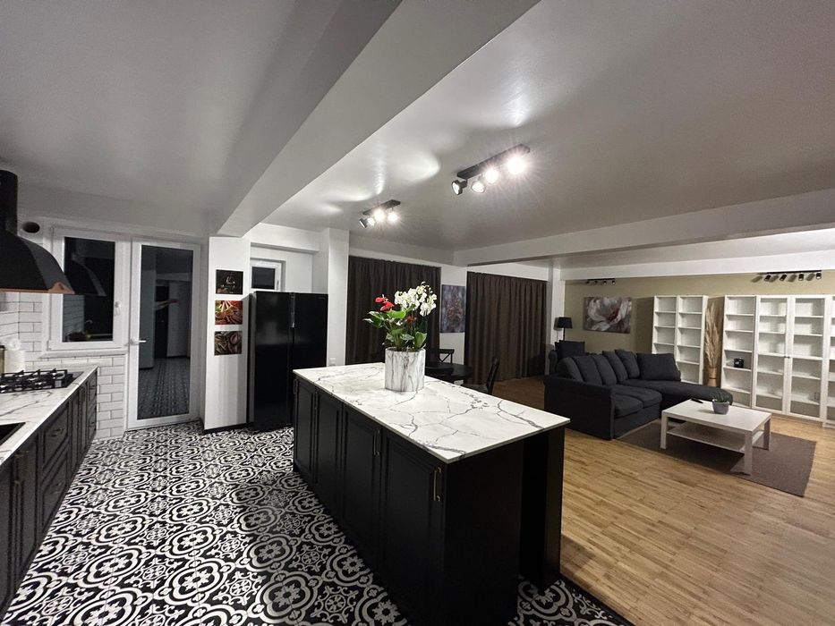 Proprietar vând apartament cu  3 camere