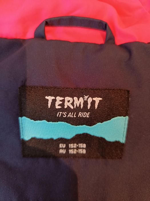 Продам куртку для девочек