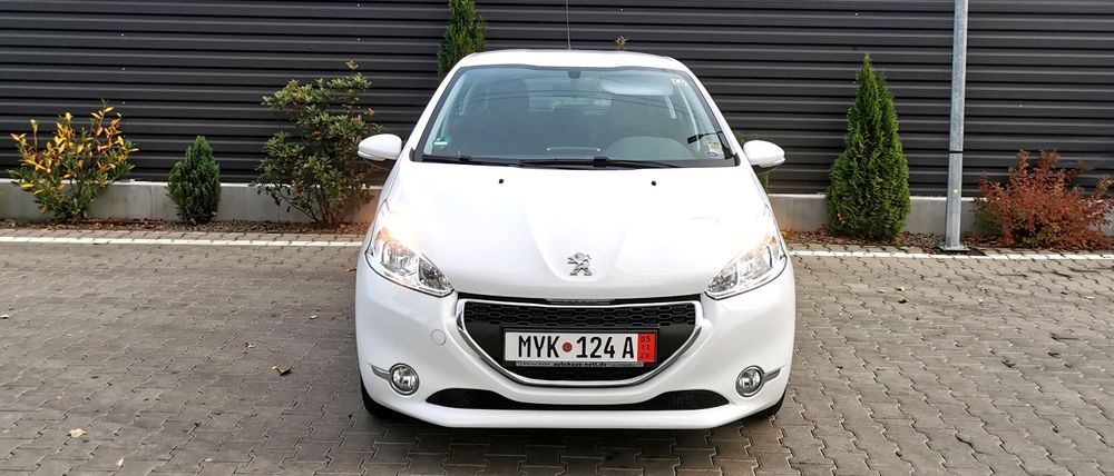 Peugeot 208--An 2014--Diesel 1.6--Revizii doar Peugeot