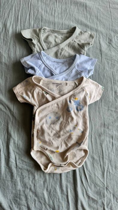 Комплект бебешки бодита и чорапки – размер 62 см Reserved