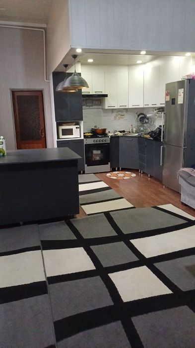 Продаю  дом в Бектемирском районе( ориентир- Фут-сити). 3.  8 сотокк