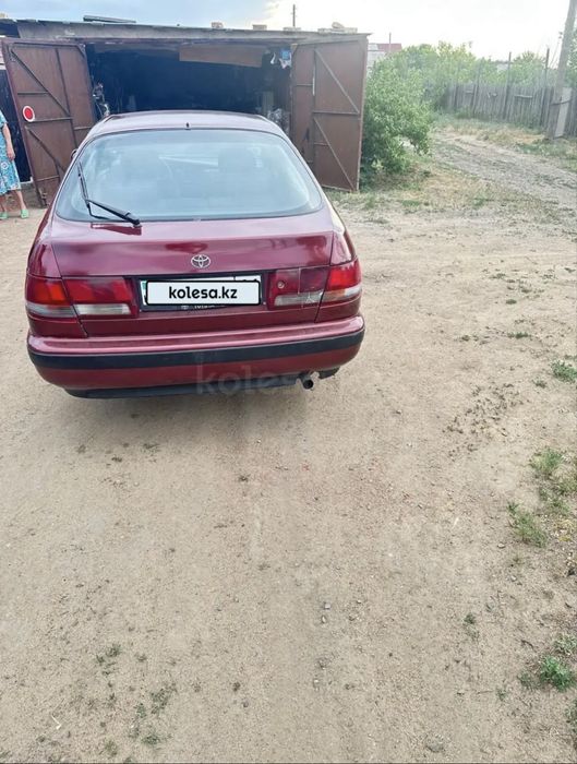 Продам машину carina e
