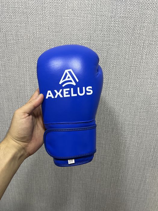 Боксерские перчатки из воловьей кожи.