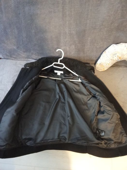 Vând Geaca/haină H & M stofa neagra