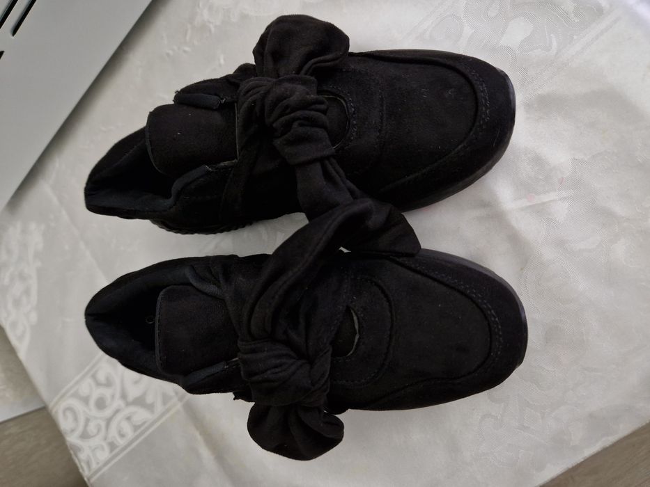 Кроссовки для девочки