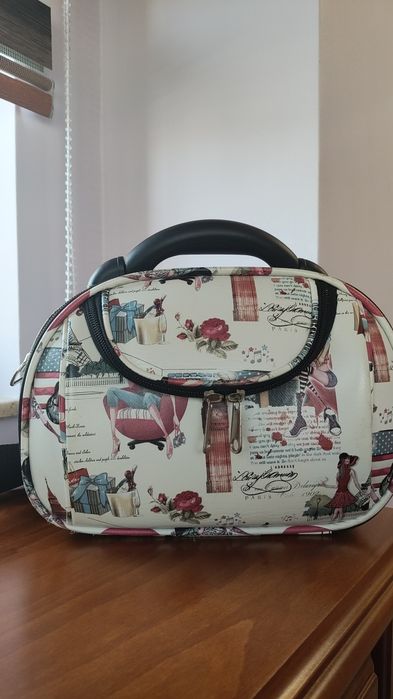 Чанта с модерен принт