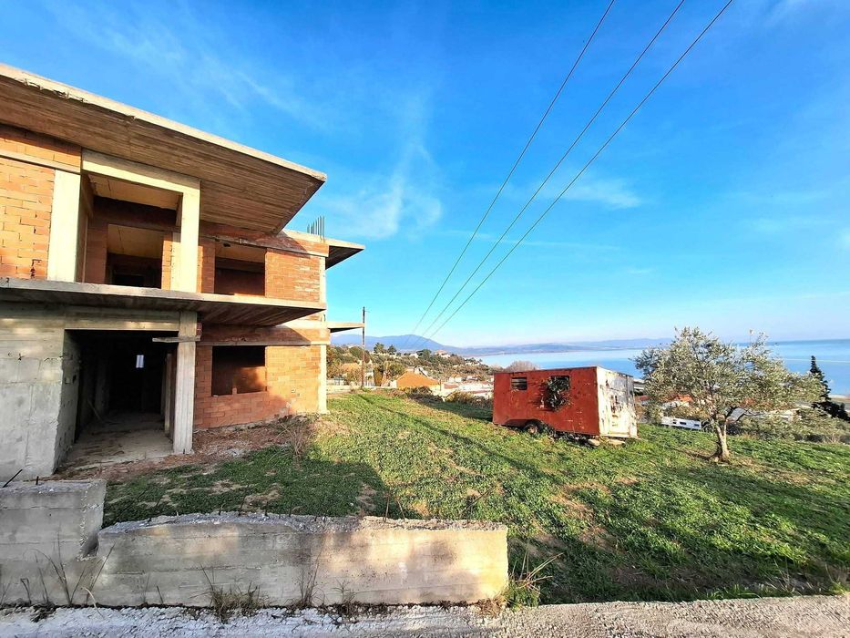 Продава 2 ет строеж 210 м2 с двор 300 м2 в Акти Неон Кердилион, Гърция