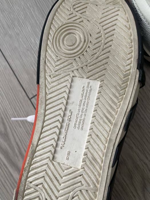 Off White Femei din piele