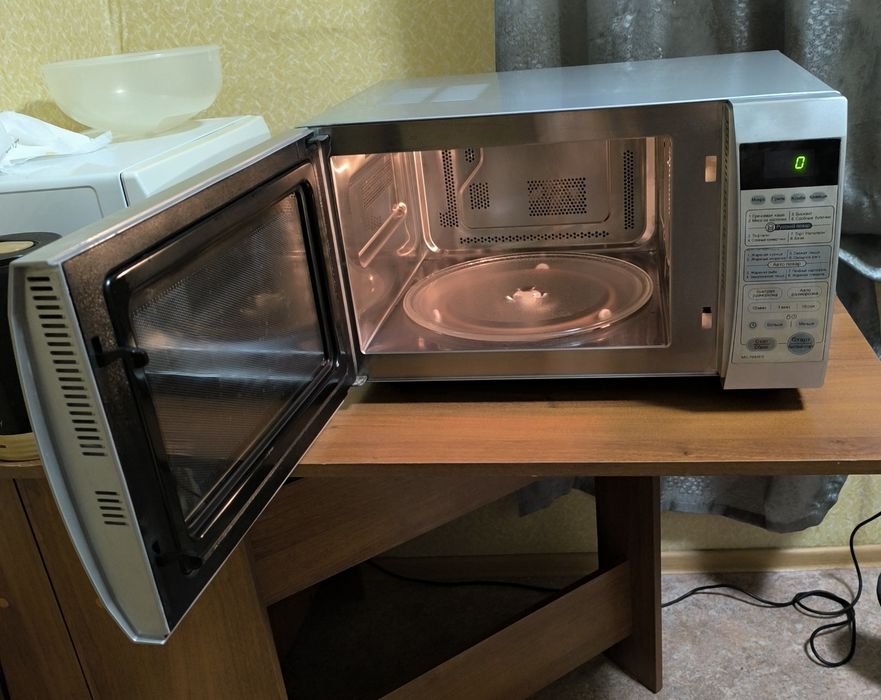 Продам микроволновку,большая,гриль,работает отлично