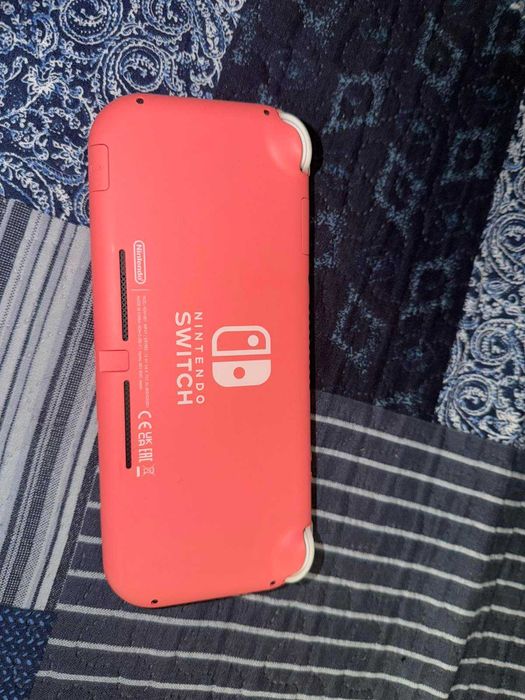 Nintendo Switch Lite – коралов цвят, отлично състояние
