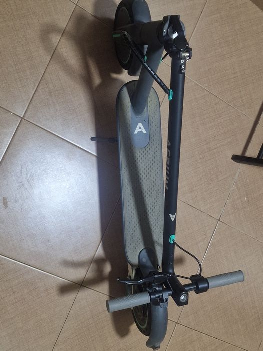 Vând trotineta electrica