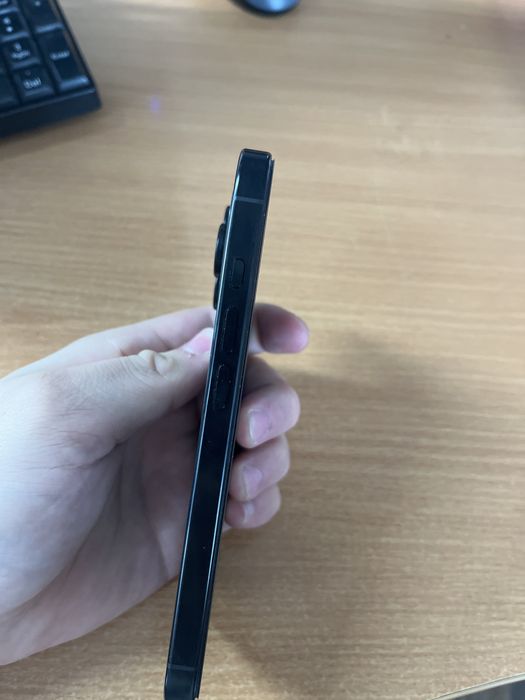 IPHONE 16 pro, бывший владелец девушка, хочет обновить телефон