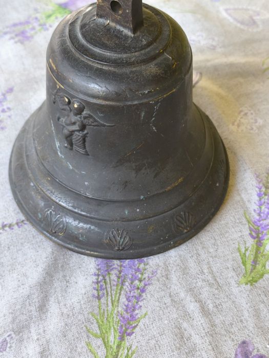 Бронзова камбана