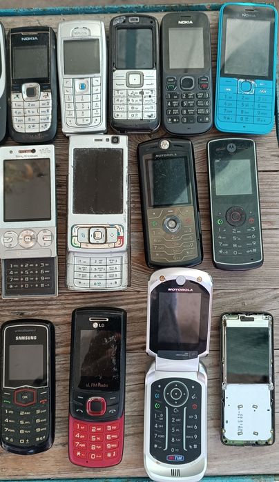 Ретро телефони  с копчета и тъч скрийн