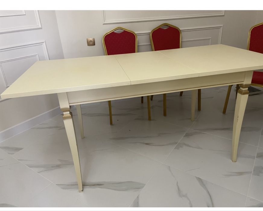 Стол со стульями