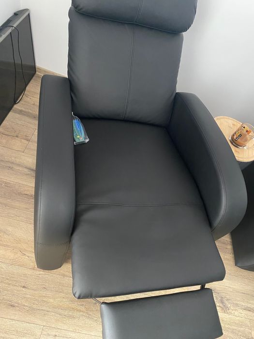 Vand masa extensibila 6-8pers pret 450 lei,fotolii masaj 750 lei buc