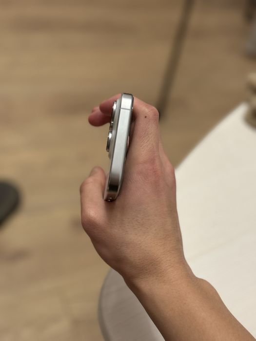 iPhone 16 Pro 256 GB 97% аккумулятора