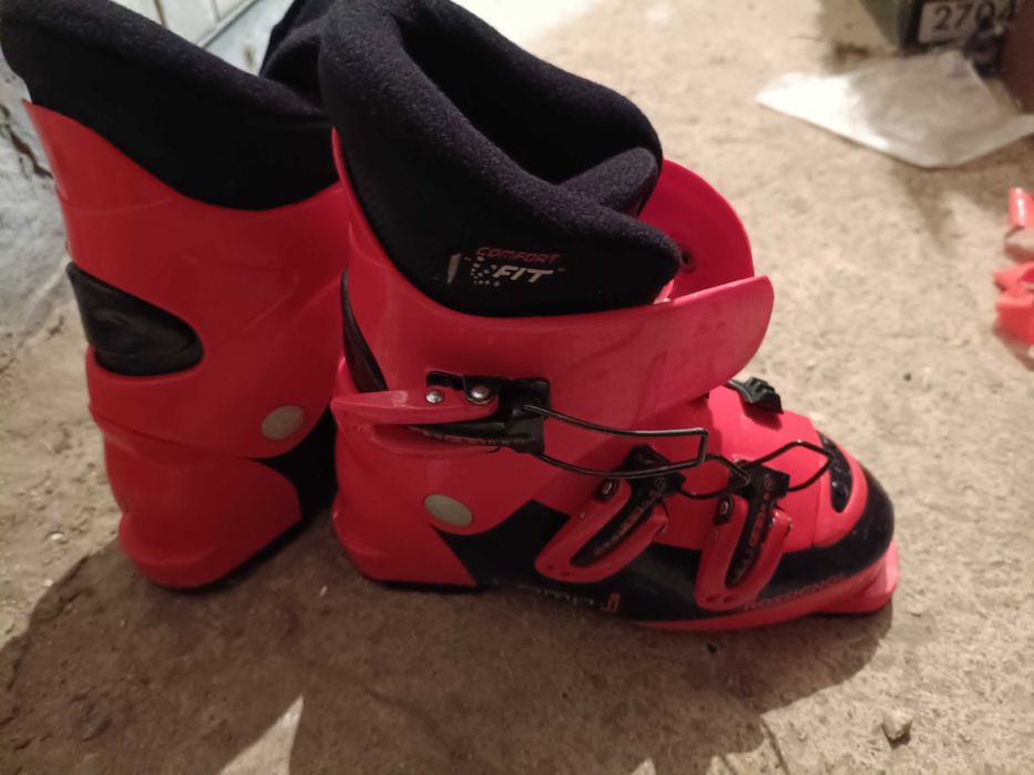 Продавам детски ски обувки ski