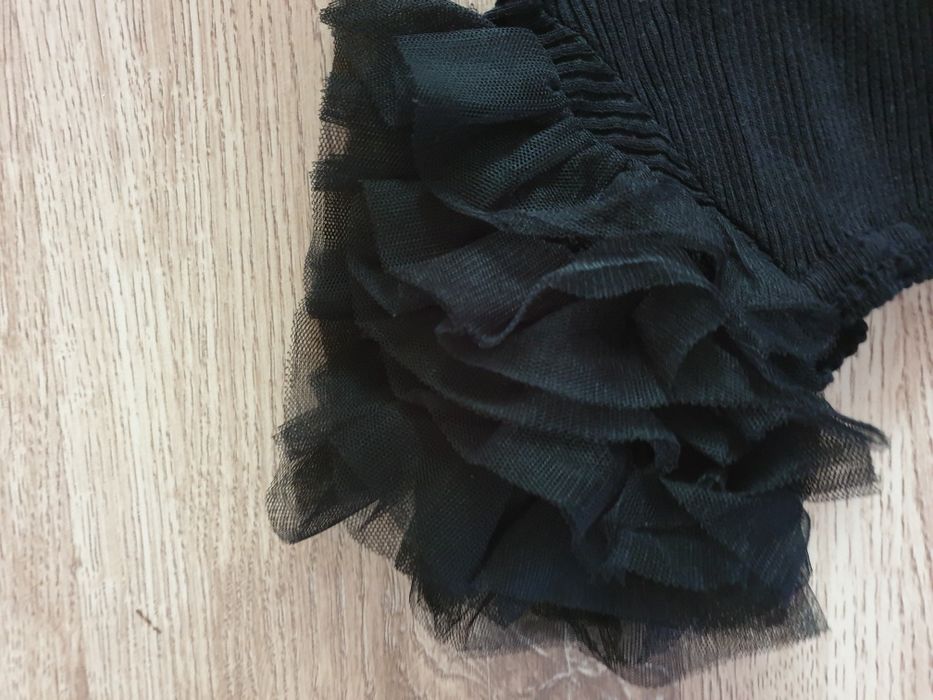 Черна блузка със тюлени ръкави