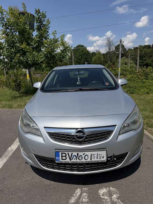 Opel Astra J motorina 1,7, manuala