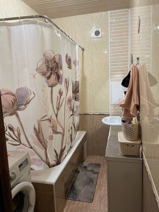 #121 Цум, Айбек, продается 3х комнатная квартира 3/3/9  74м2