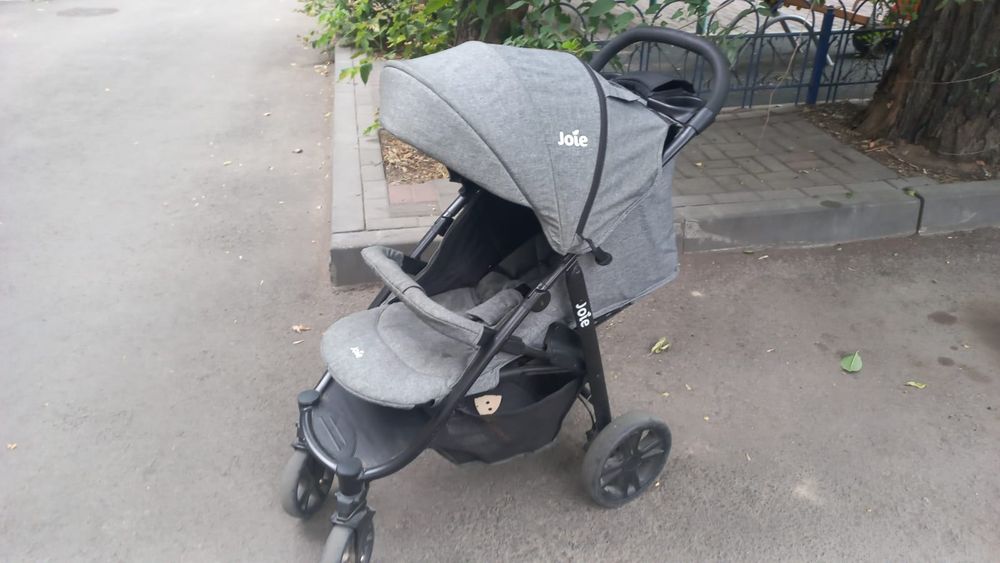 детская коляска Joie