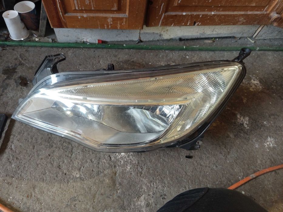 Фар за Опел астра 2010