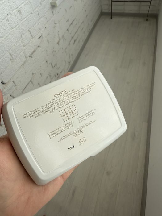 Продам палетку Hourglass