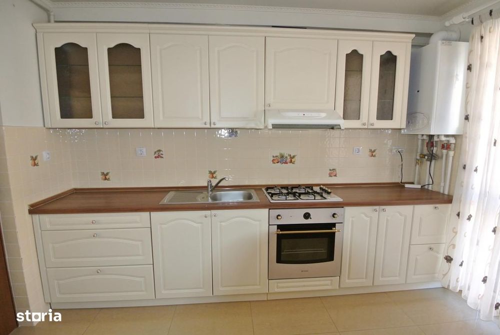 Apartament 3 camere cu garaj privat