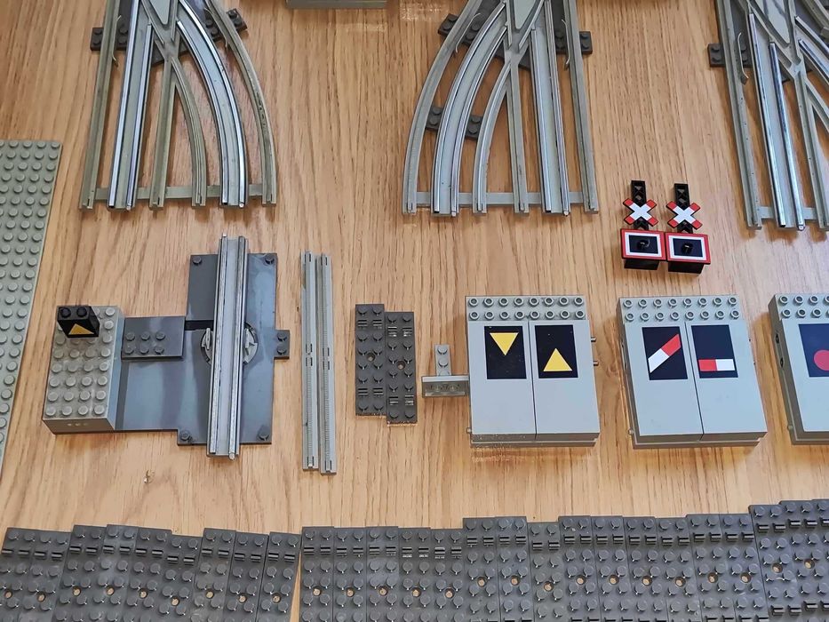 Лего части за комплект 7740 заедно с много релси 1980 г lego