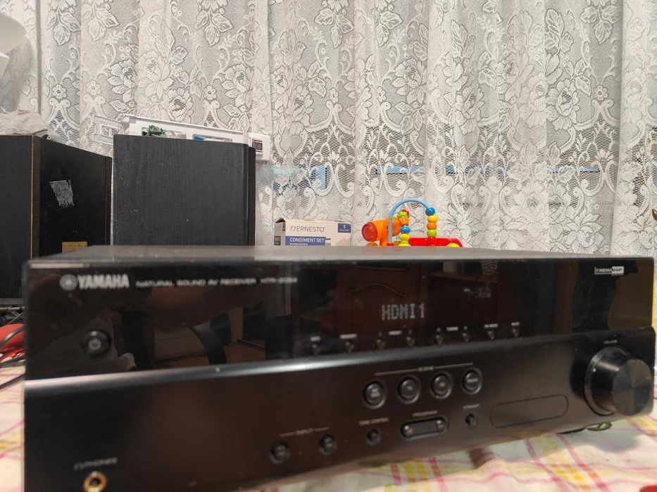 Statie Yamaha HTR 2064 Amplificator 4K 3D HDMI 5.1 PUTERNIC CLAR