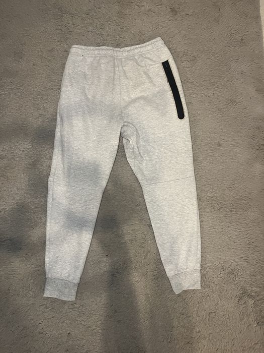 Pantaloni nike tech