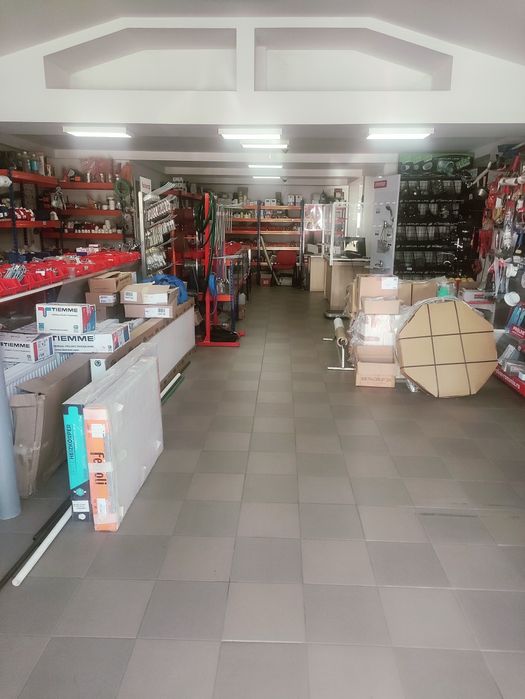 Închiriez Spațiul Comercial