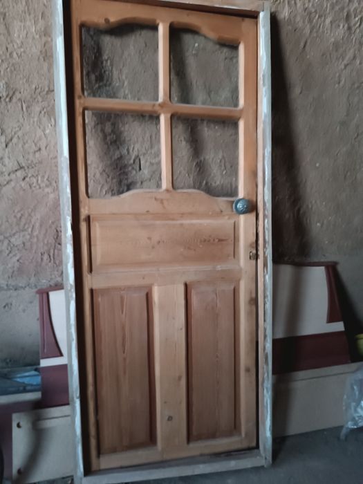 Yog'och eshik derazalar sotiladi