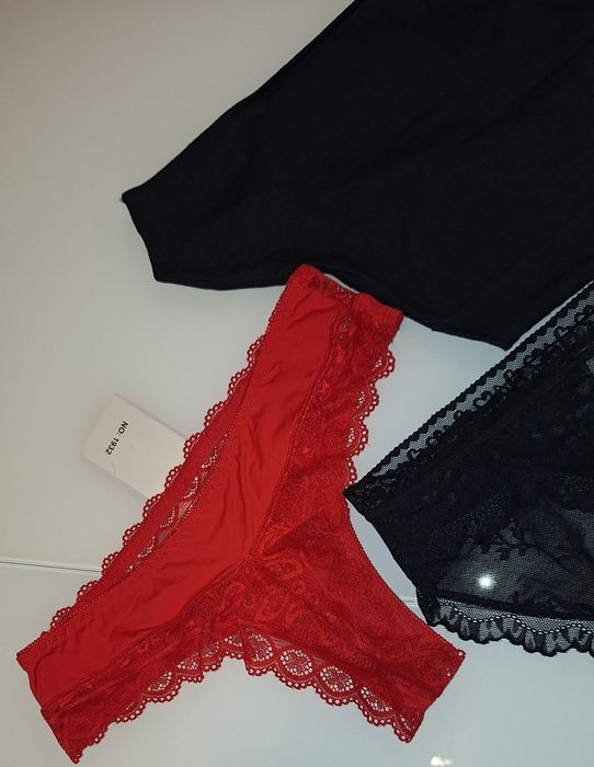 4бр. бикини,потник и мрежести ръкавички