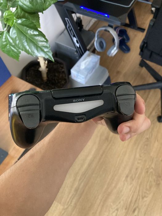 Playstation 4 slim с 3 игри