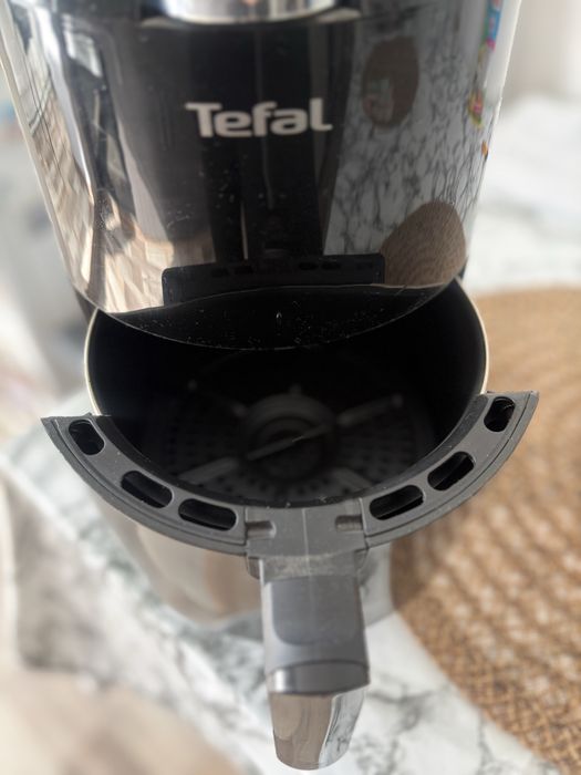 Friteuza cu aer cald Tefal, in stare perfecta