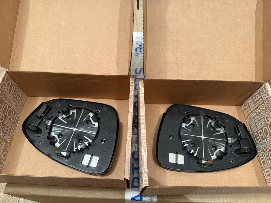 Продавам стъкла за огледала Dacia трето поколение.